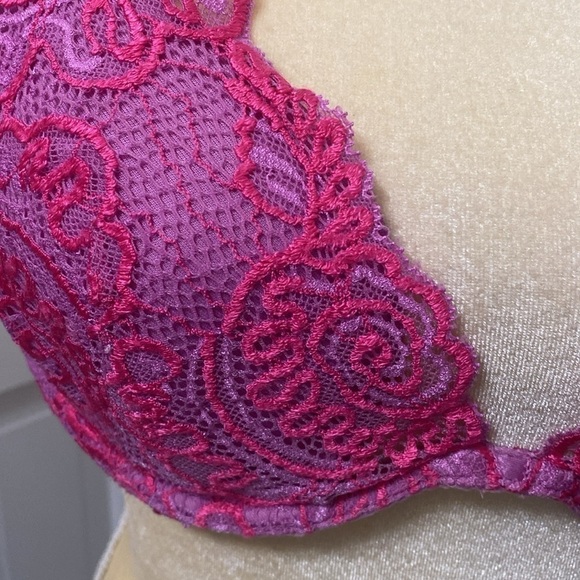 Victoria’s Secret very sexy pink/ lilac underwire bra. Size 36C. - Picture 5 of 6